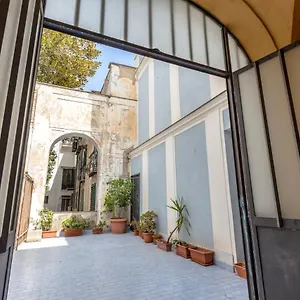 dietro-san-domenico-apartment.palermohotels.org/